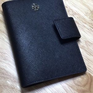 New - Tory Burch Emerson Snap Passport Holder